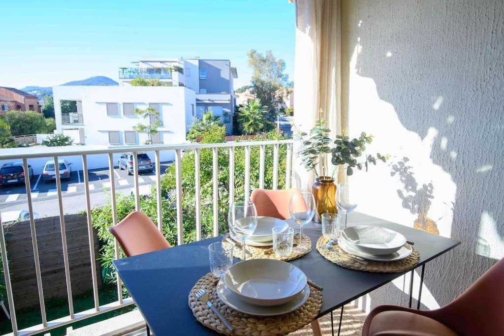 Magnifique Appart Ac Terrasse-Plage A Pied-Parking Prive Apartment Carqueiranne Exterior photo